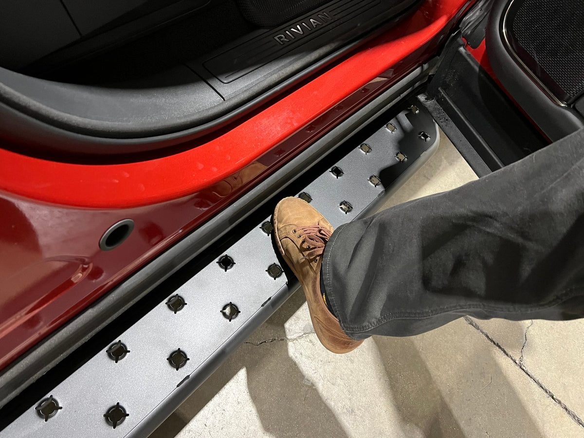 Rivian R1S with Running Boards (side steps) in Stealth Black [RW400-1BP-R1S]