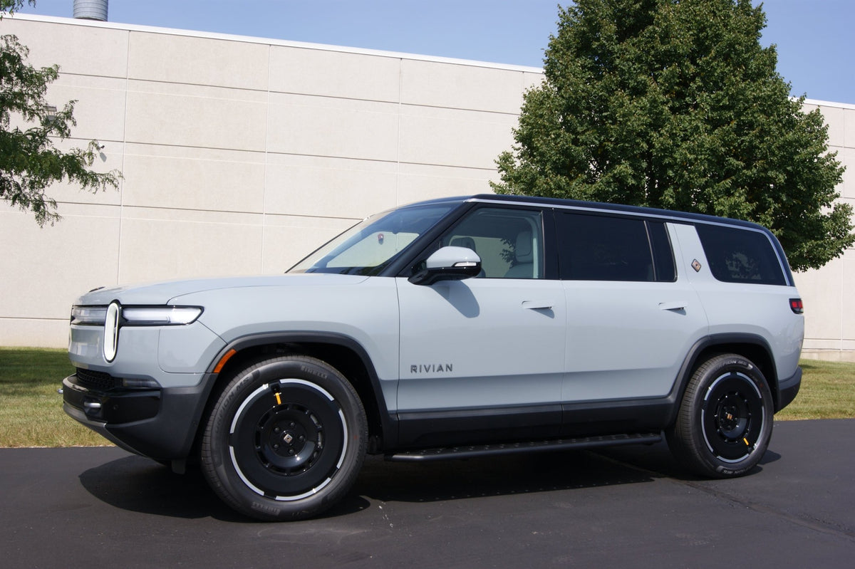 Rivian running boards (side steps) ergonomics R1S R1T stainless steel accessories